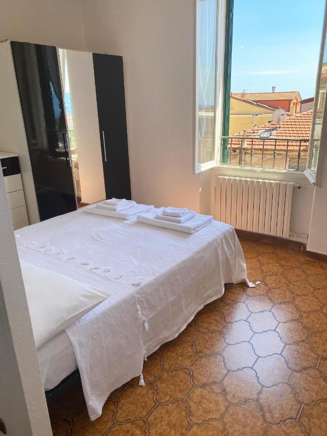 Casa Petra - Appartamento Vista Mare Citta Vecchia Бордігера Екстер'єр фото