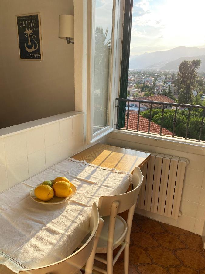 Casa Petra - Appartamento Vista Mare Citta Vecchia Бордігера Екстер'єр фото